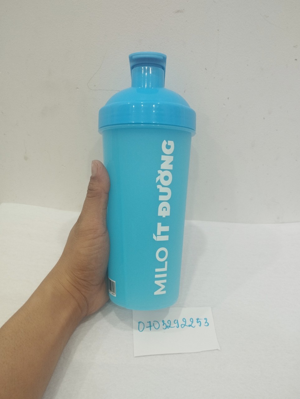 Bình nước nhựa , bình sport quà tặng từ milo ít đường 870ml