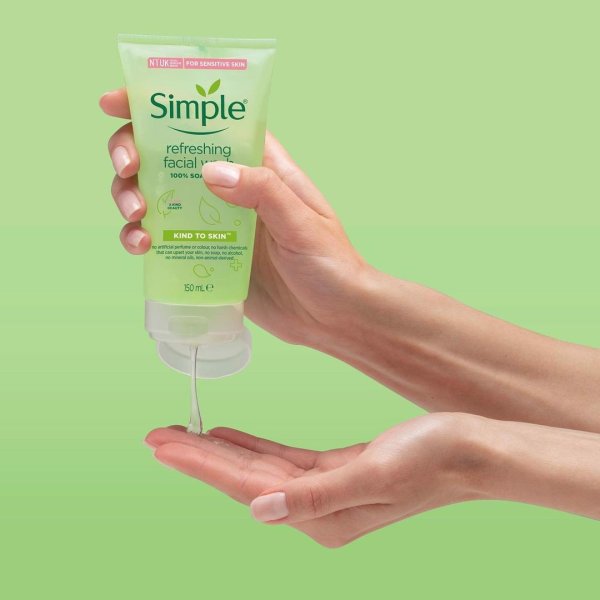 Sữa rửa mặt Simple Refreshing Facial Wash 150ml nhập khẩu