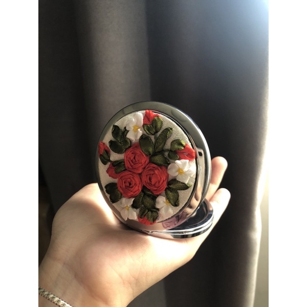 Gương thêu handmade(mini nắp gập)