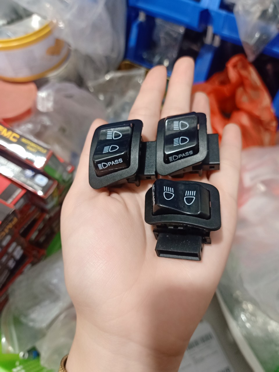 Công tắc Passing, SH loại 1 gắn xe máy( không kèm giắc) Thùy Linh Tools
