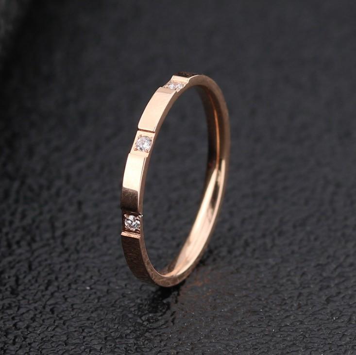 Nhẫn Đinh Kim Cương Titan Ko Đen TT 176