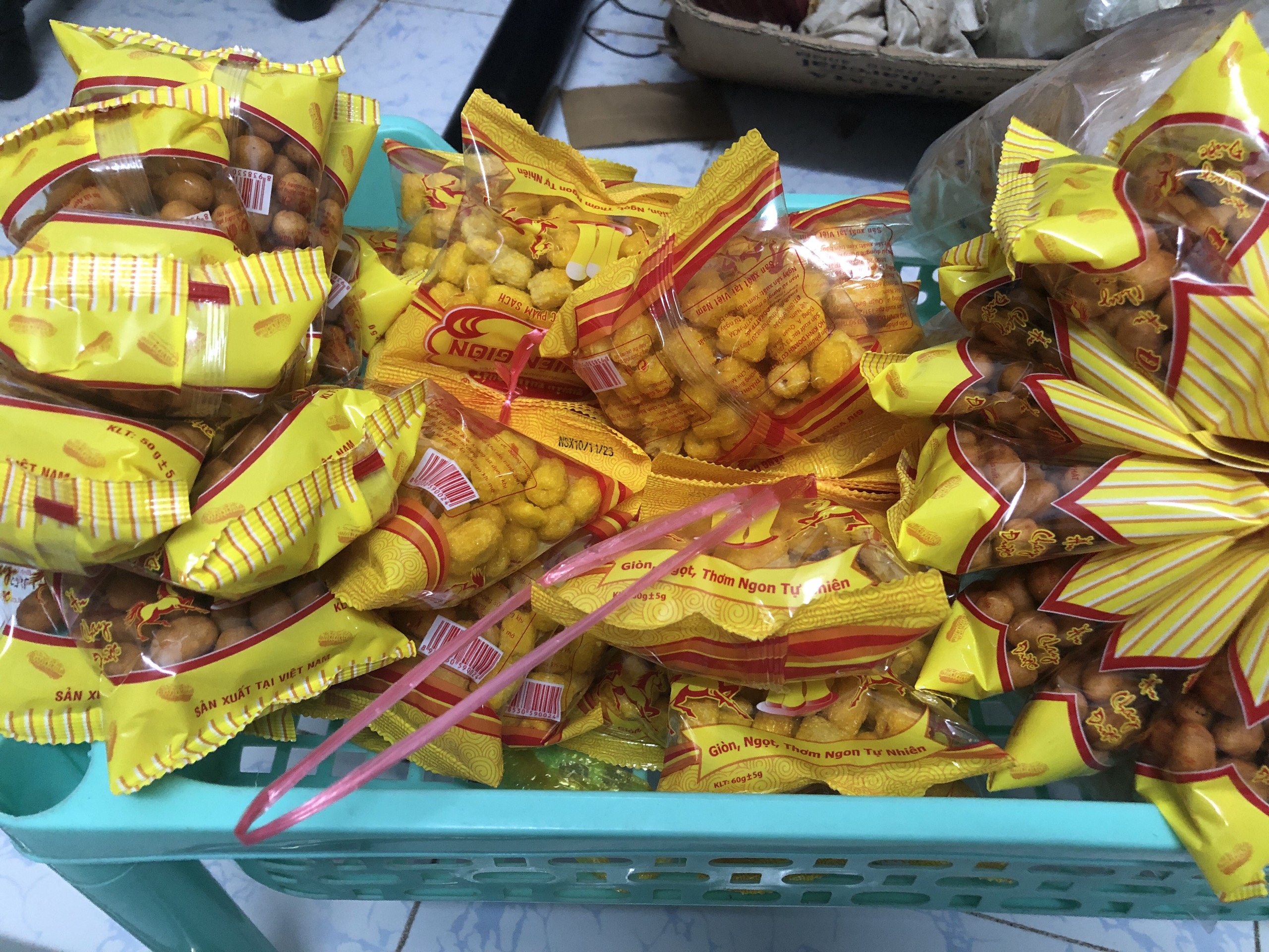 Combo 10 bịch ( túi ) đậu tỏi ớt, nui chiên, hương dương, đậu muối các loại... an toàn thực phẩm