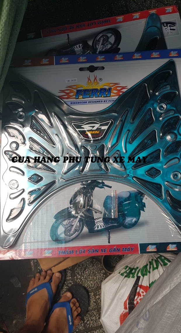 Thảm lót chân inox cho xe SH 2020