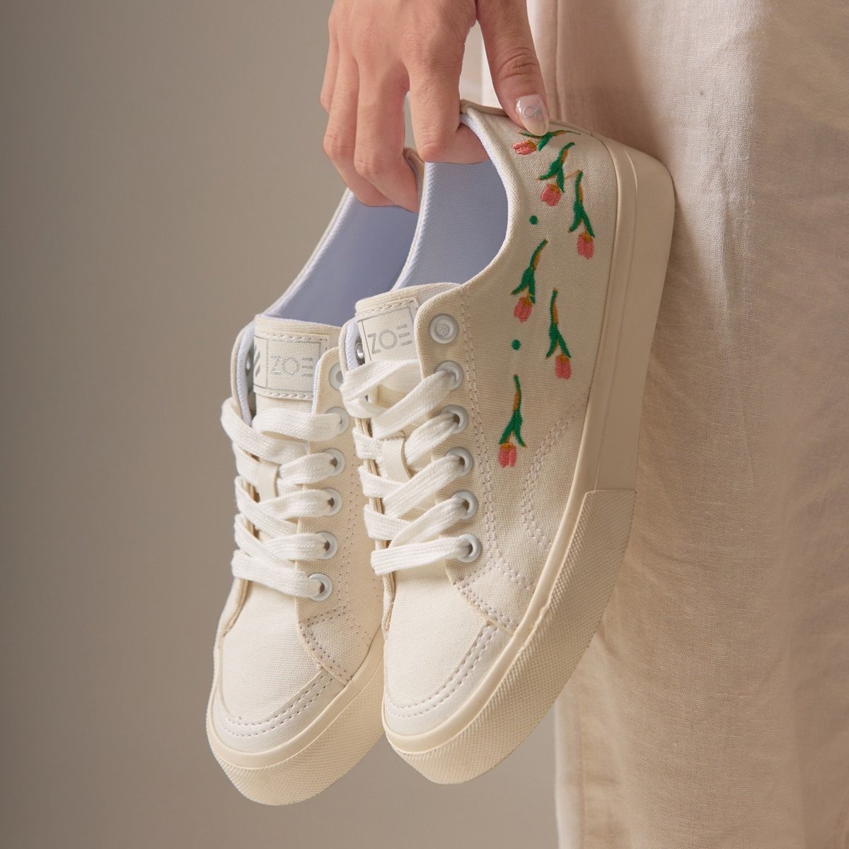 Giày Sneaker Vải Canvas Thêu Hoa Tulip (ZOE Tulip Flower)