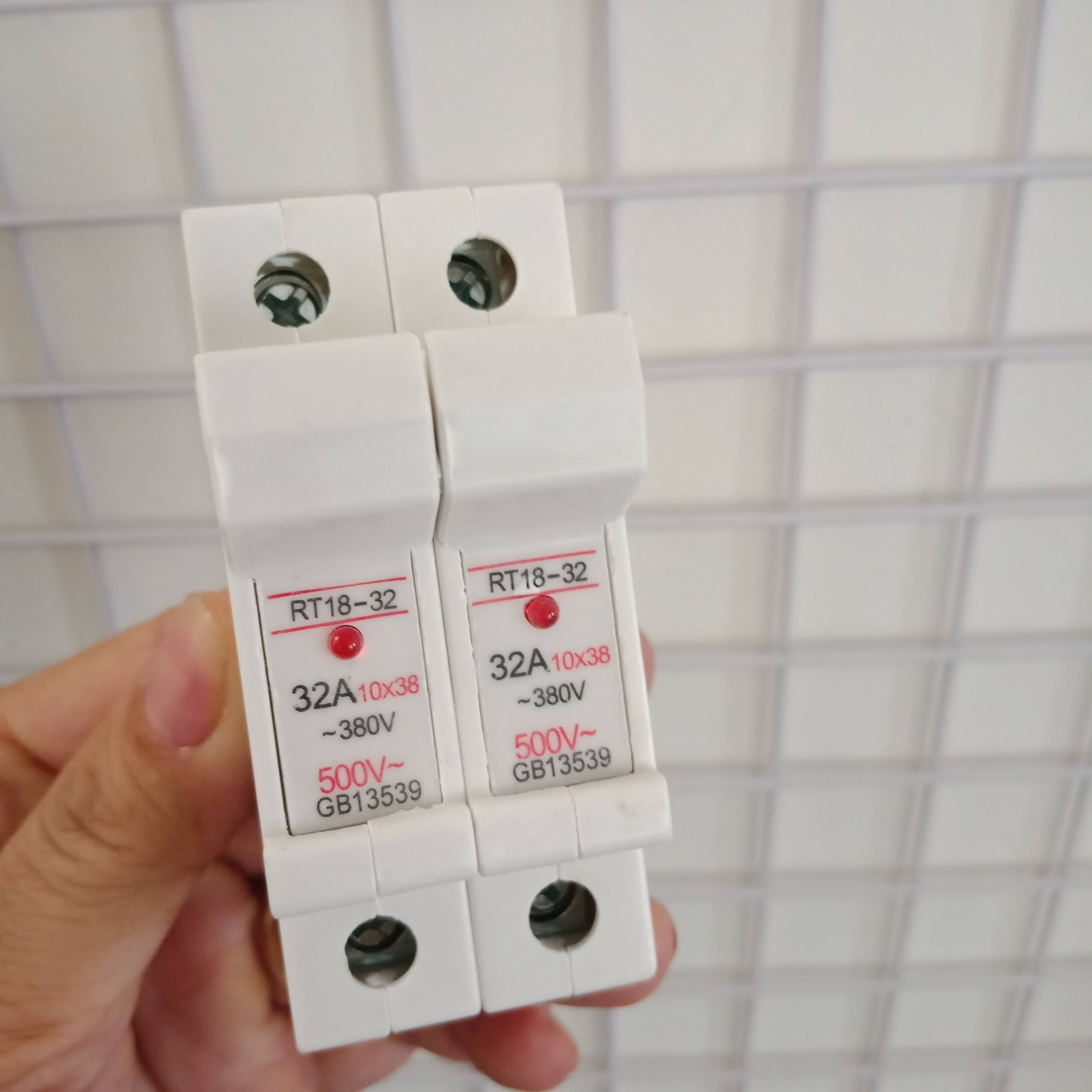 Đế cầu chì 1P 2P, Kèm cầu chì 16A- 32A