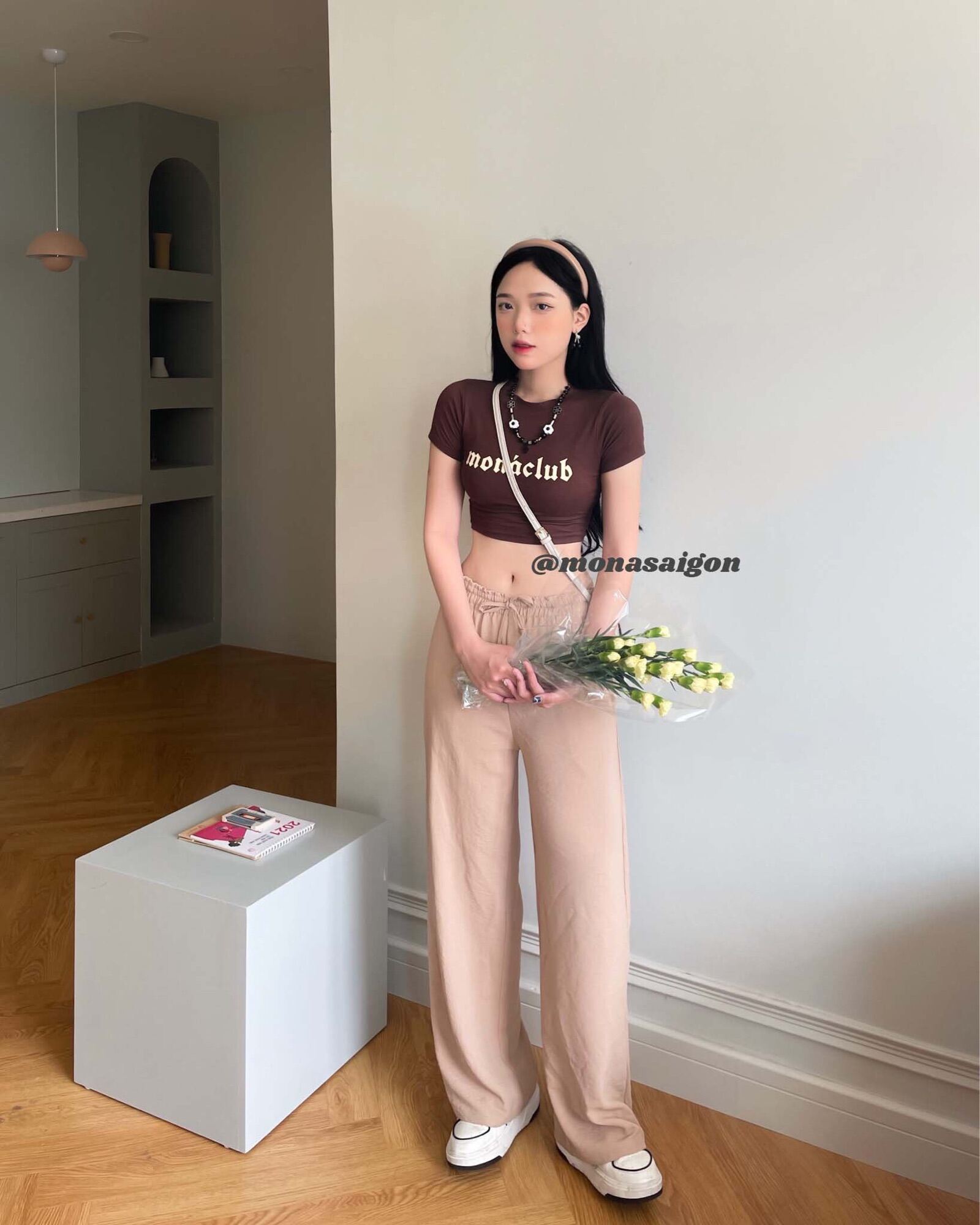 [VOUCHER 12%/149K] Áo croptop thun MONÁ - LISA