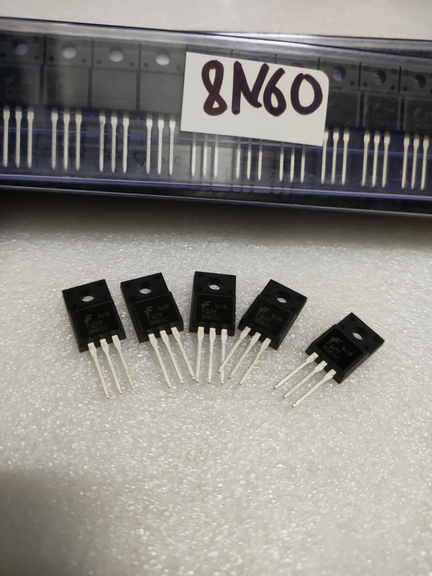 5 Con MOSFET 8N60