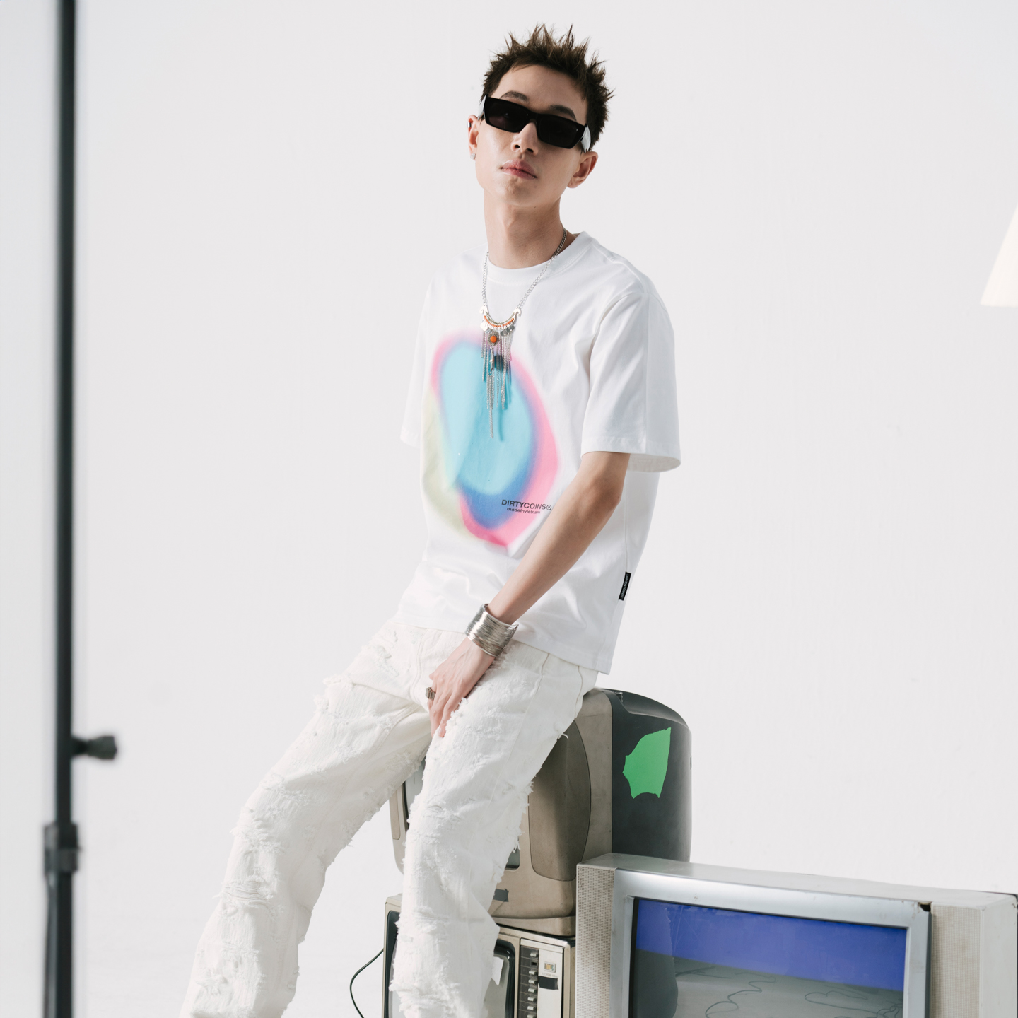 Áo Thun DirtyCoins Gradient Regular T-shirt - White