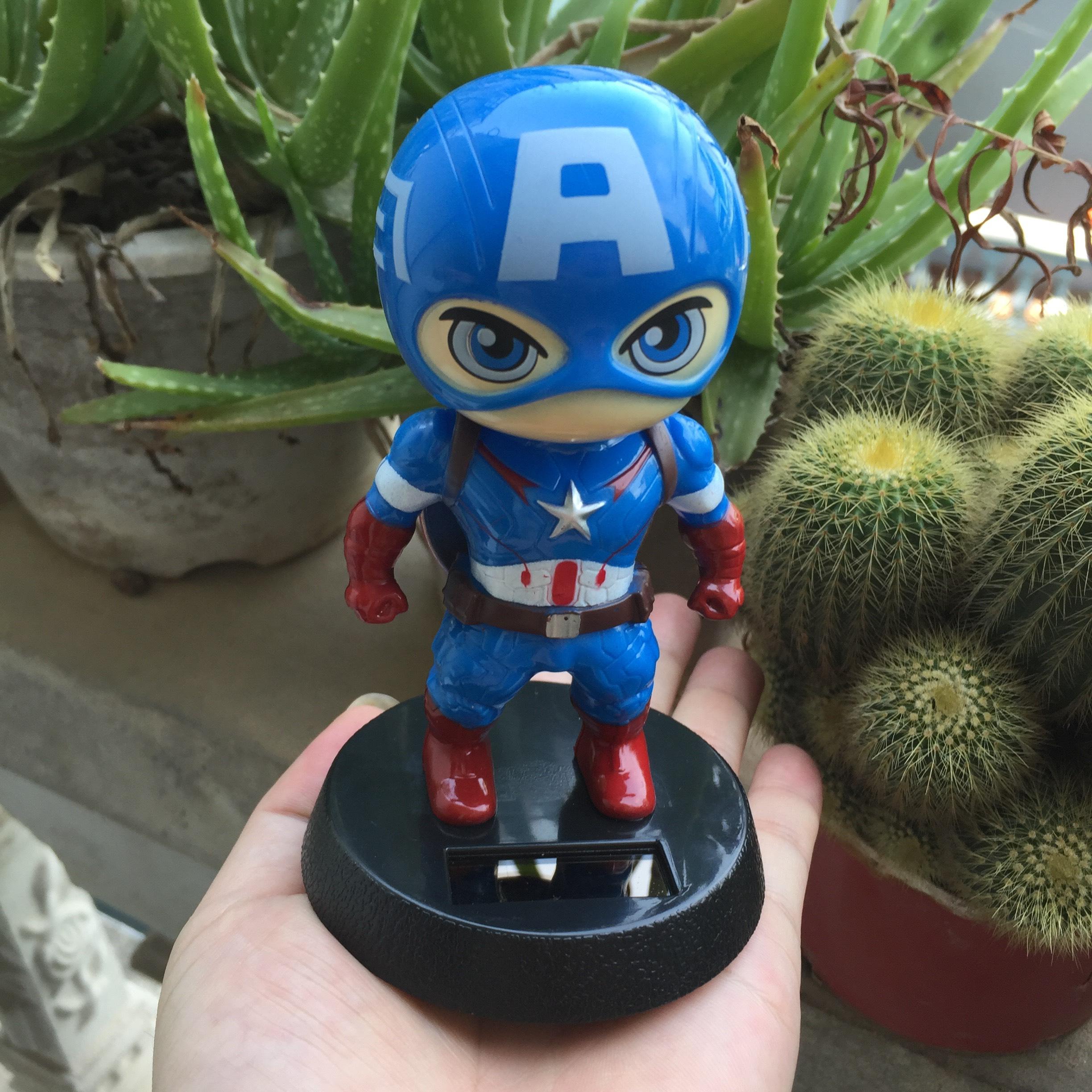 Mô hình Captain America năng lượng mặt trời