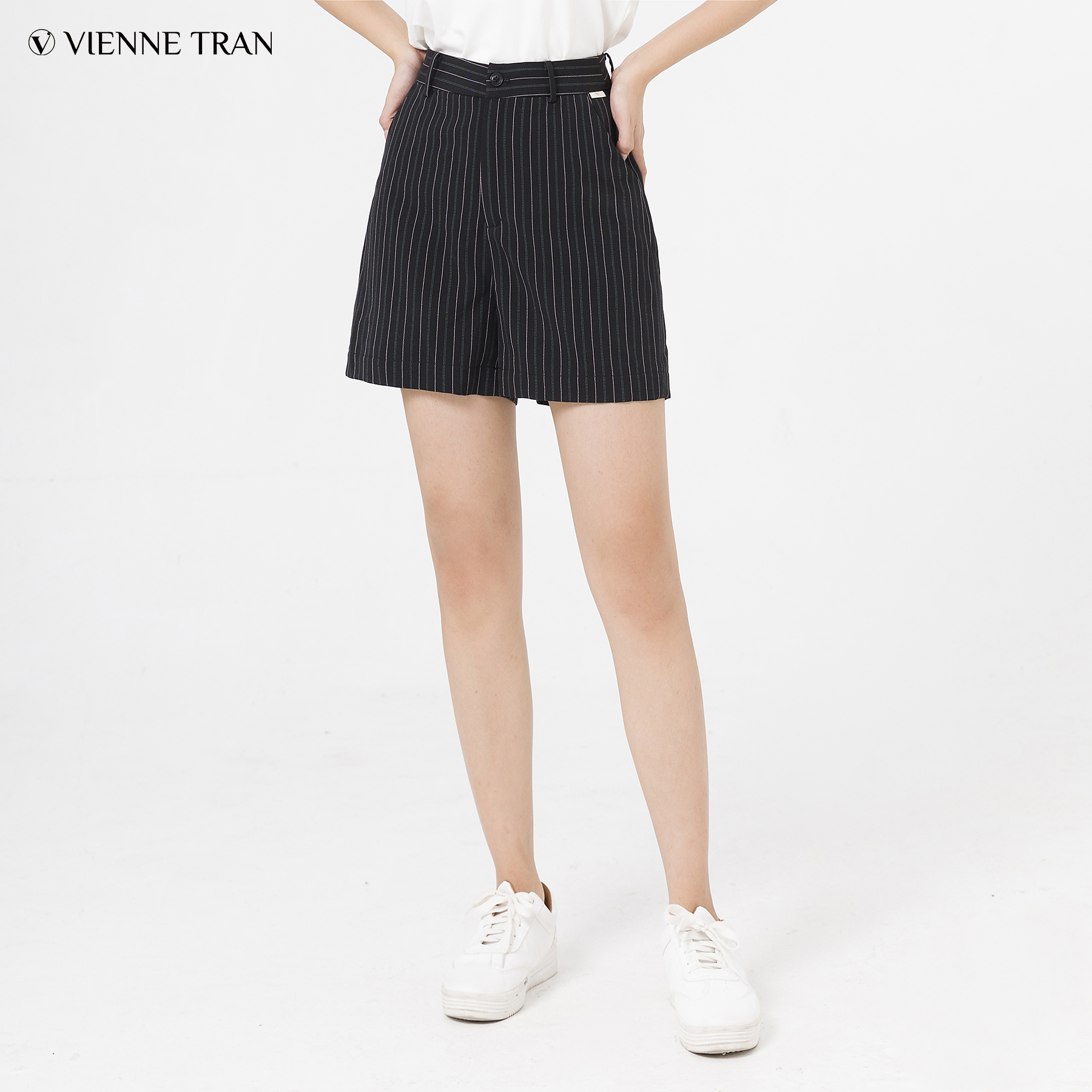 Quần Short VIENTRAN Nữ Kẻ Sọc V64S20T002