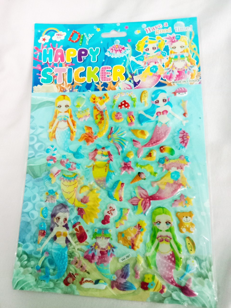 Sticker dán nổi thay đổi trang phục
