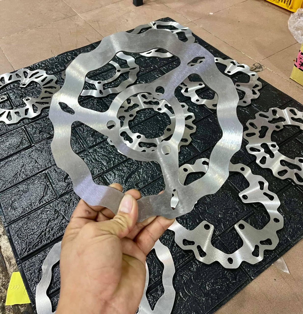 Đĩa sau Raider/ Satria size 220mm