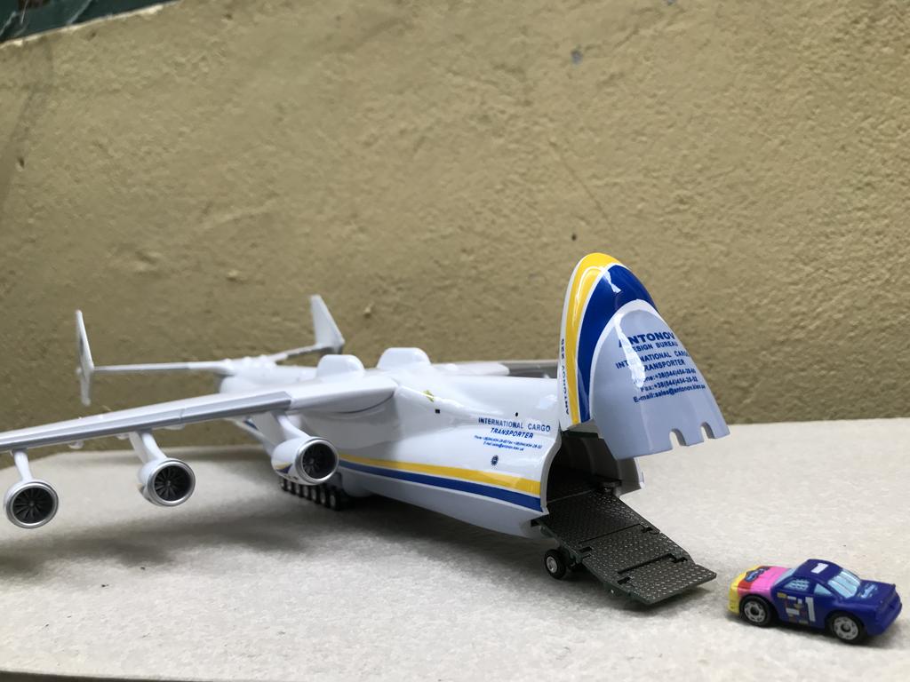 Mô hình máy bay ANTONOV Airline 1:200