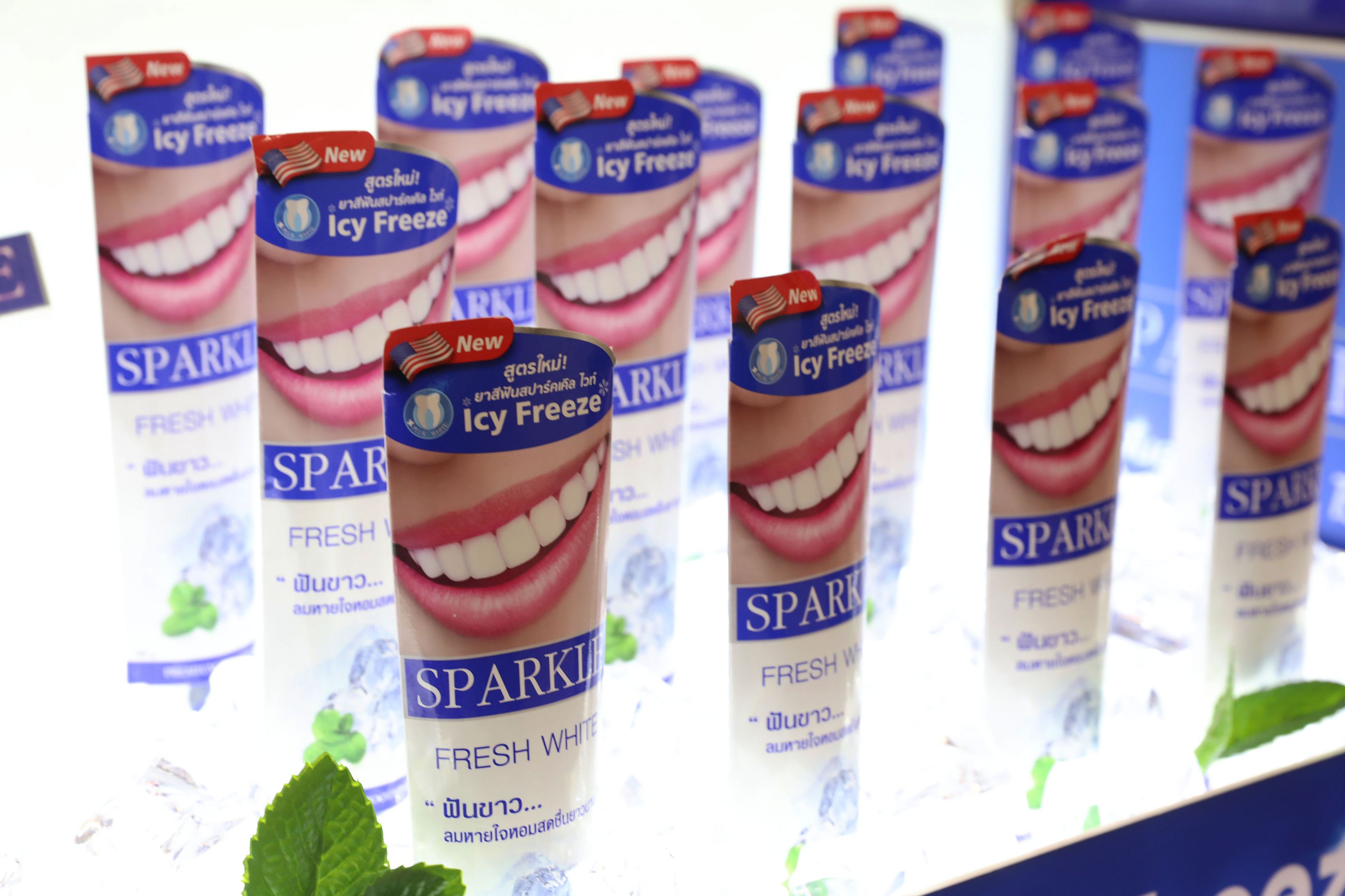 Kem Đánh Răng Thái Lan Sparkle Fresh White 100Gr Siêu Trắng Răng