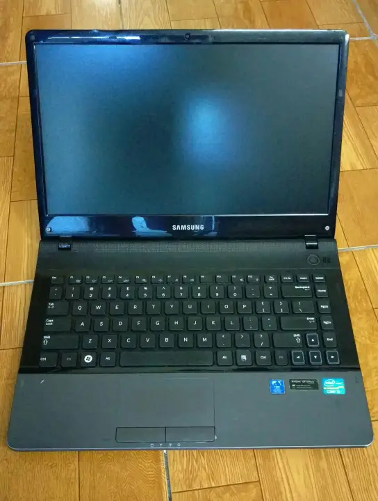 Laptop Samsung chíp Intel Core I3 – 2.3Ghz, Ram 4G, Card rời NVIDIA Geforce GT 520MX, Ổ HDD 750G, dùng làm văn phòng, học tập, giải trí, tặng kèm…
