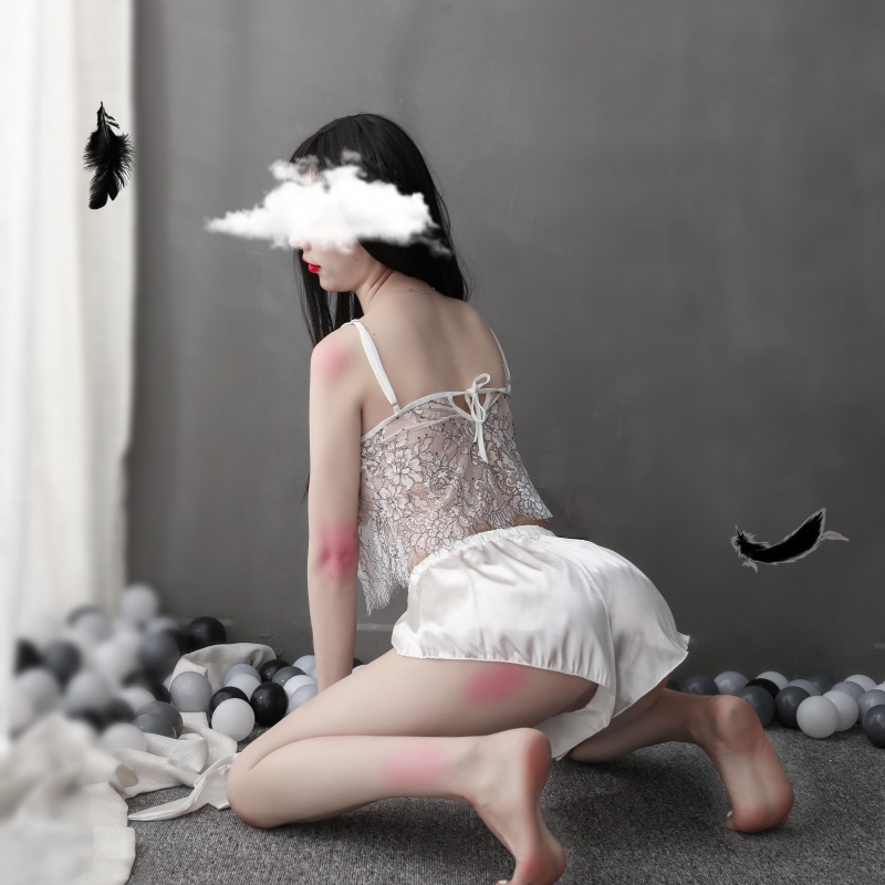 Bộ đồ ngủ áo 2 dây quần đùi lụa kèm bịt mắt sexy