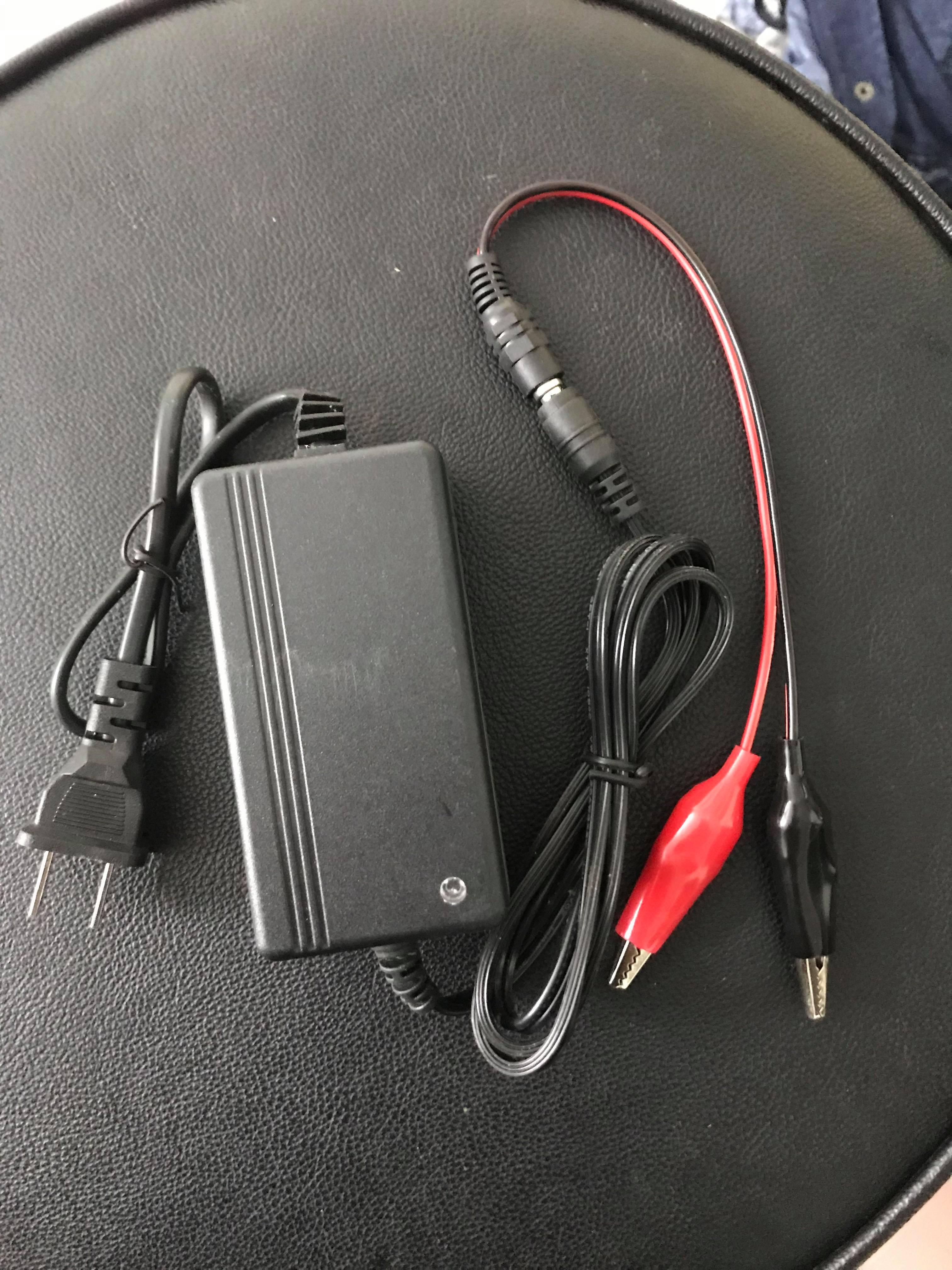 Sạc ắc quy 12v 2A có đèn báo