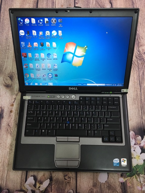 Laptop Dell 1400 có camera phục vụ học online