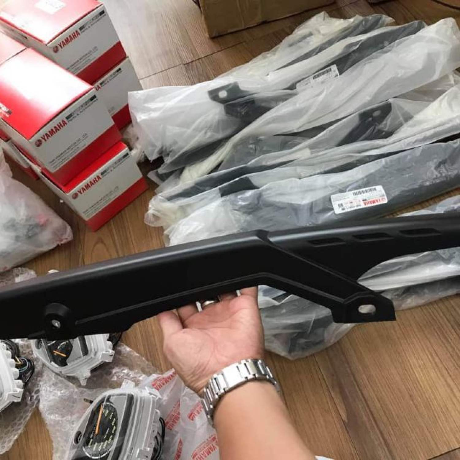 Nhựa cacte che sên xe exciter 2010 zin