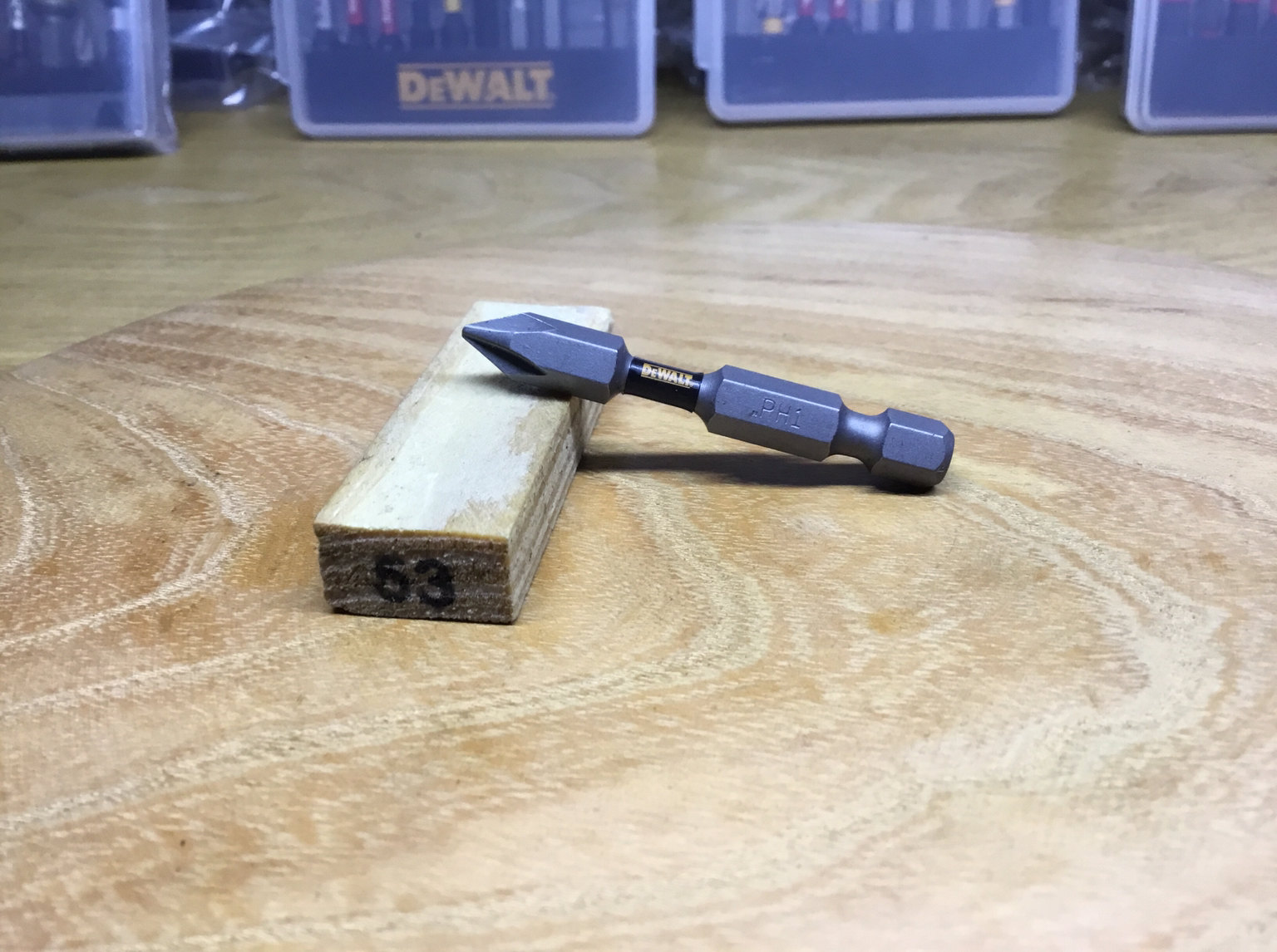 Mũi Vít DeWalt Tem Đen Chính Hãng Ph1 52mm Có Từ