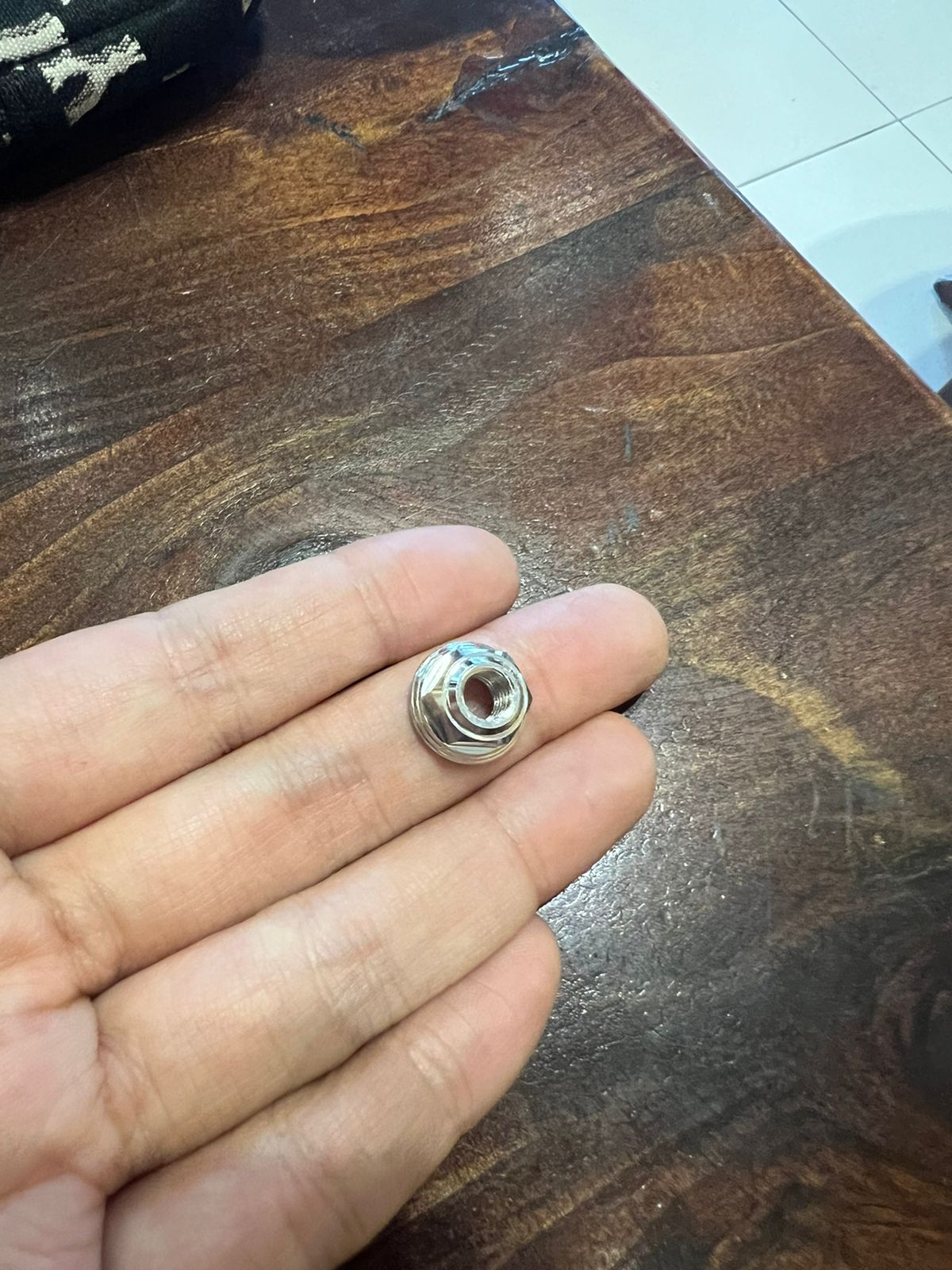 Tán 6ly hở đầu Salaya-Inox (giá 1 con)