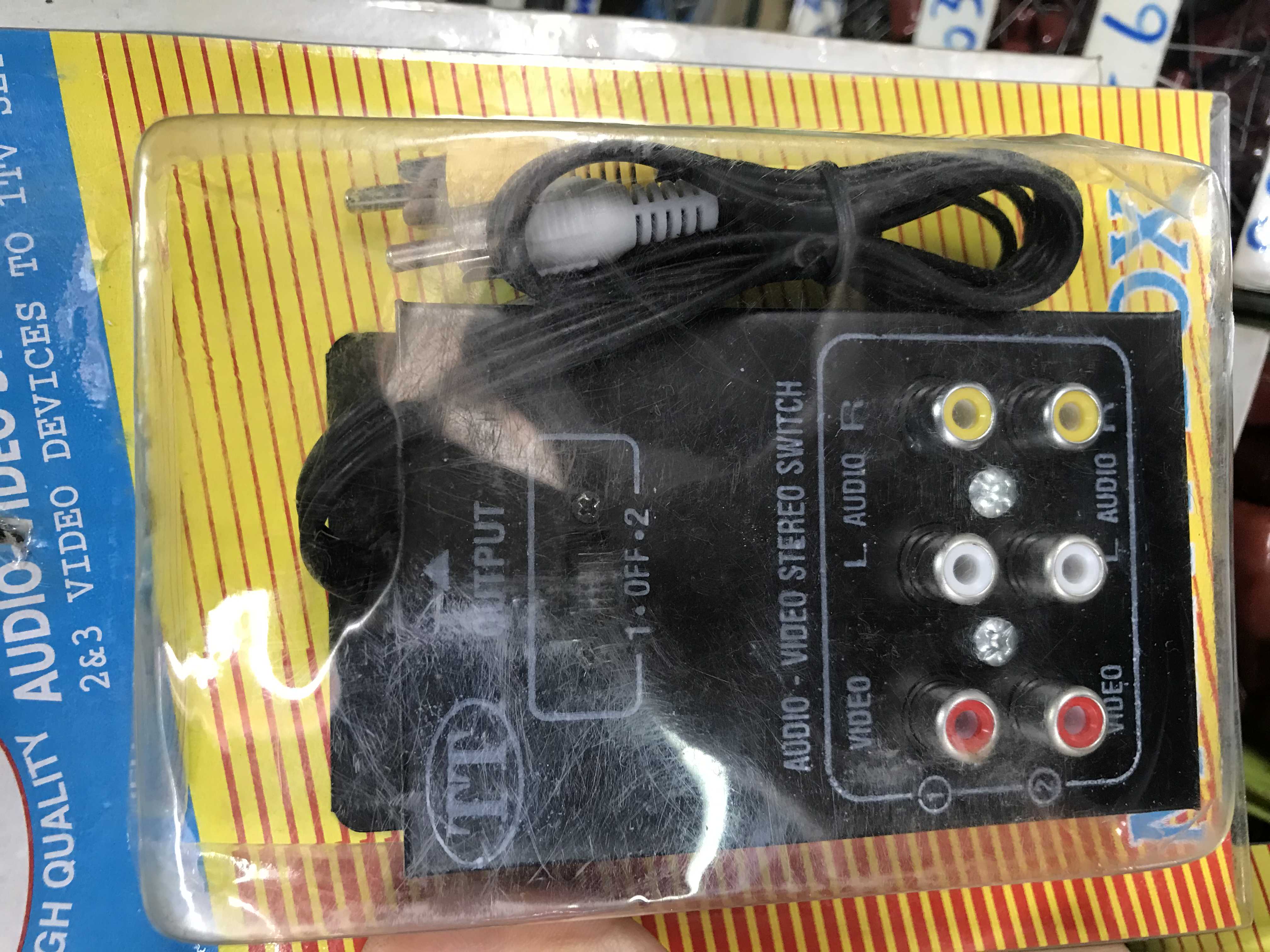 Bộ chia tín hiệu audio- video stereo switch - bochoaaudio-video4