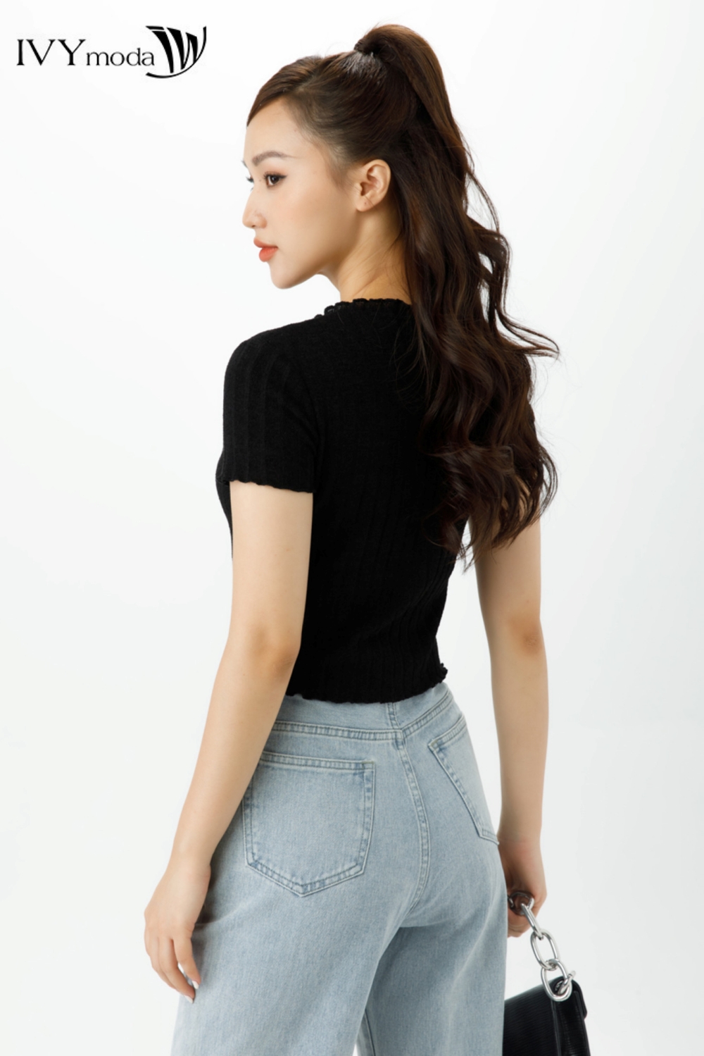 Áo thun mongtoghi Croptop IVY moda MS 57B9337
