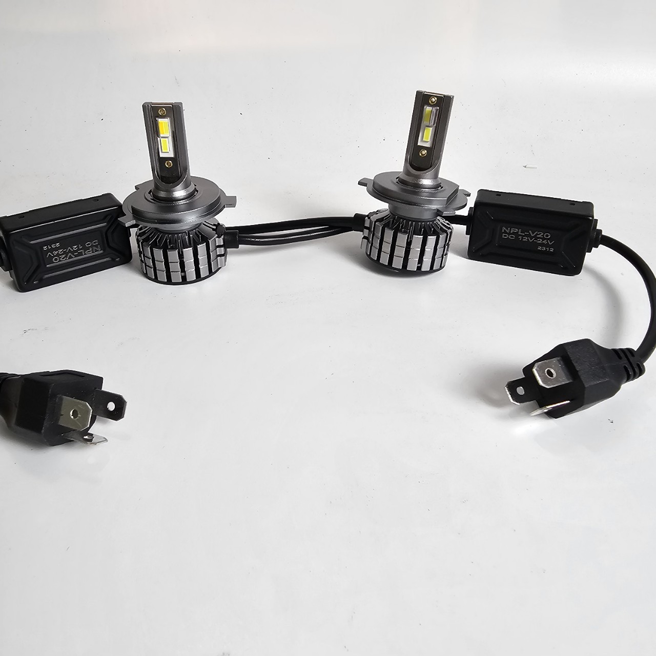 BÓNG ĐỀN LED L7 ĐỔI 3 CHẾ ĐỘ ÁNH SÁNG