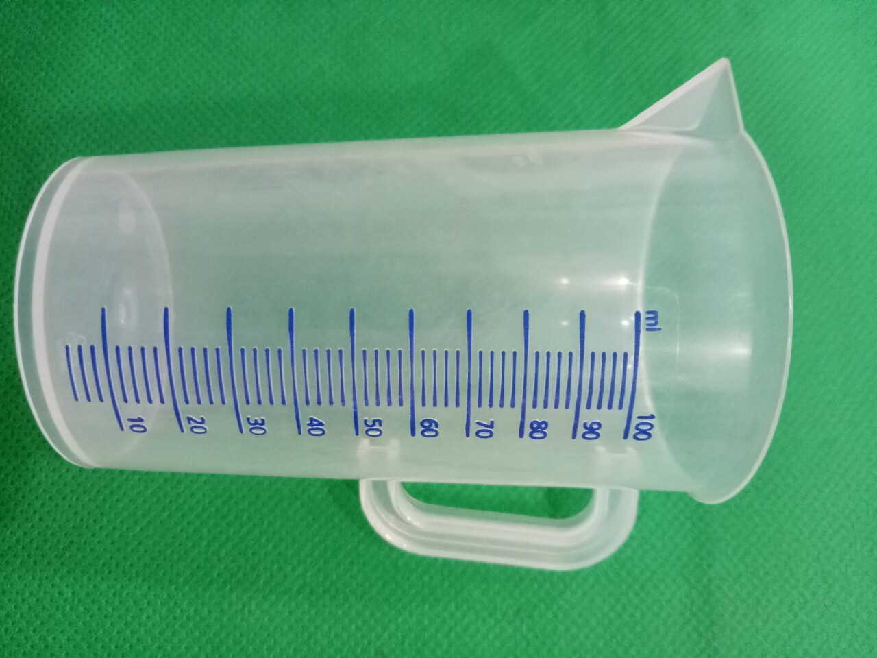 Ca nhựa PP vạch nổi xanh 100ml VITLAB