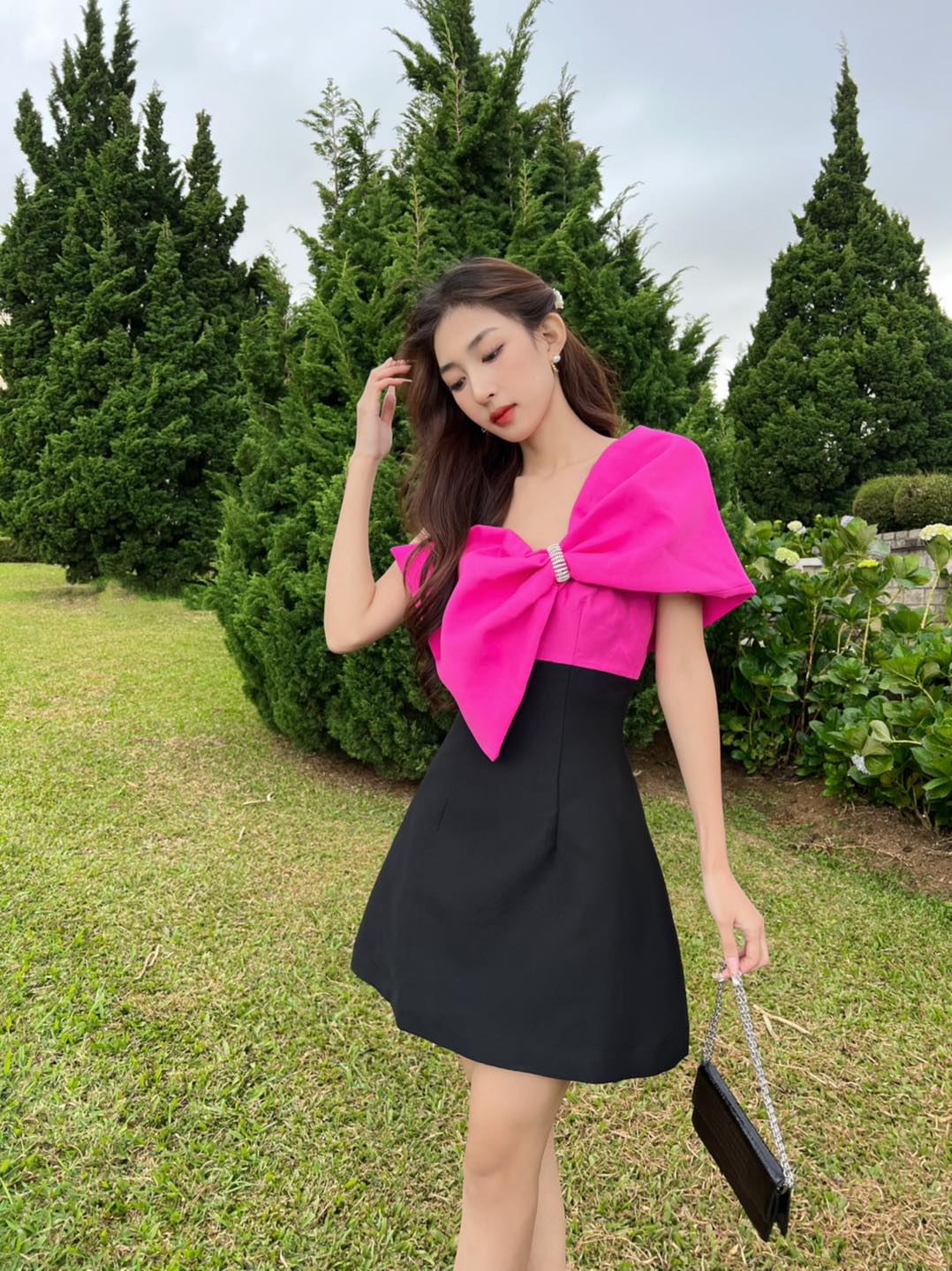 COCO SIN - Đầm Cúp Ngực Nơ Hồng Đính Đá