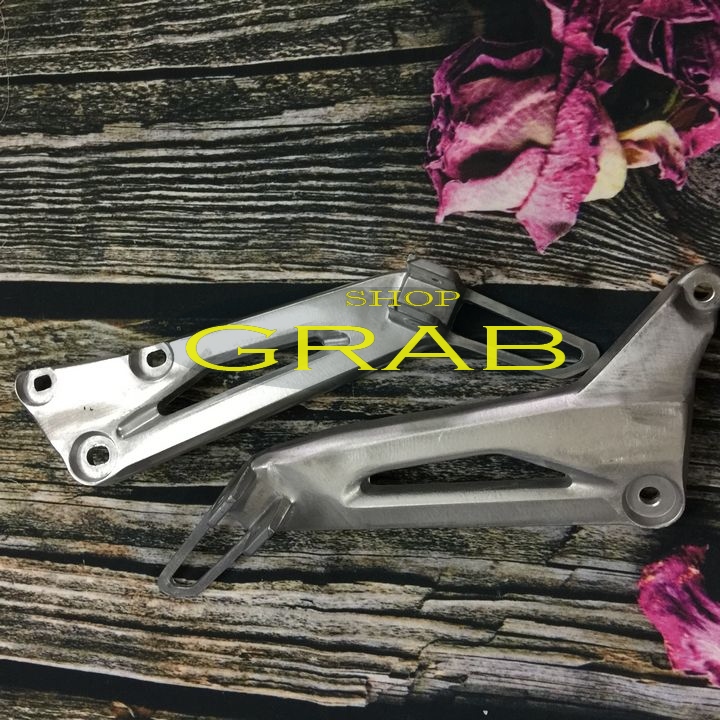 Gác chân sau - bát nhôm xe DREAM (1 đôi trái và phải )