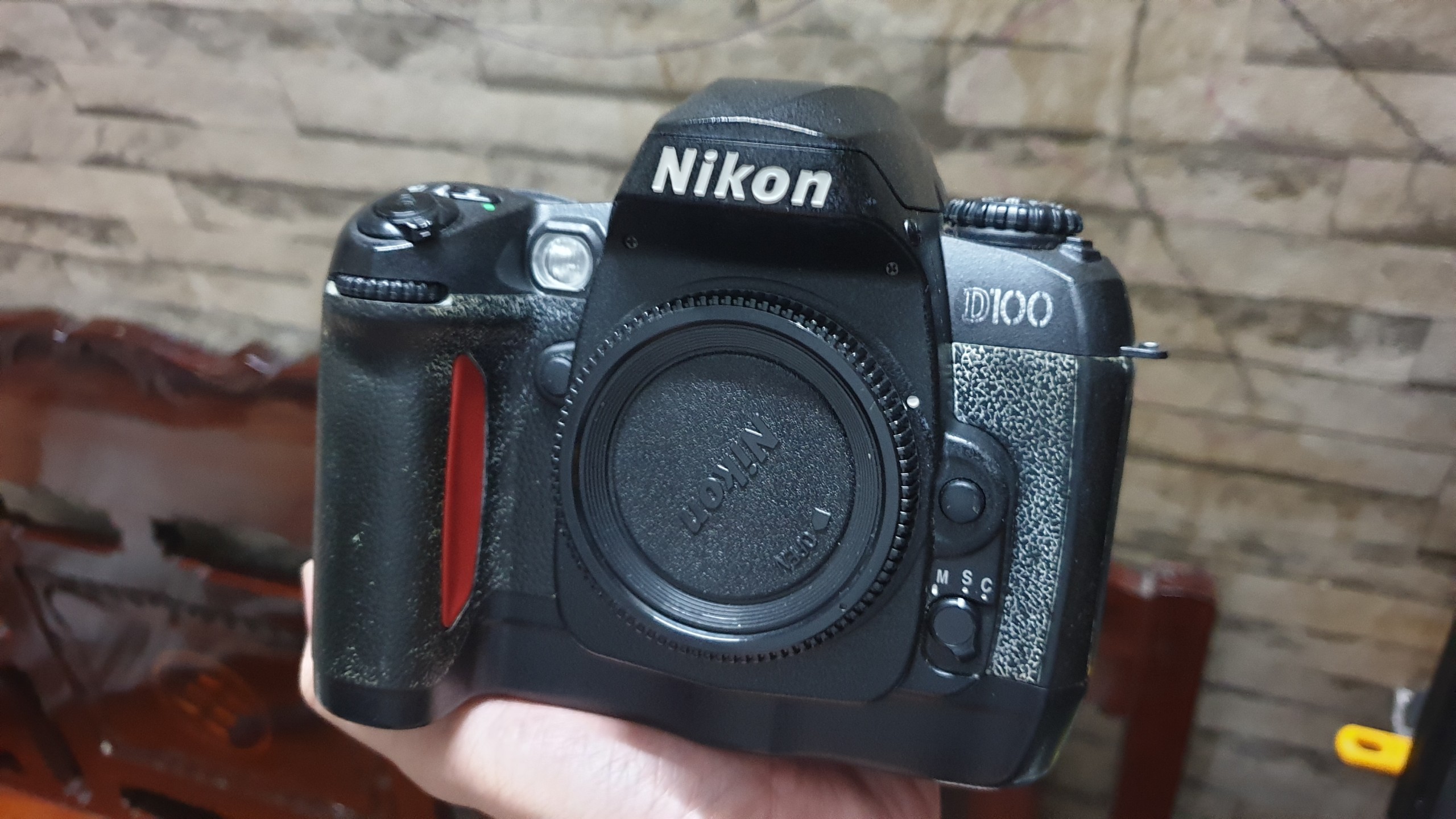 Máy ảnh Nikon D100 - Mới 95%