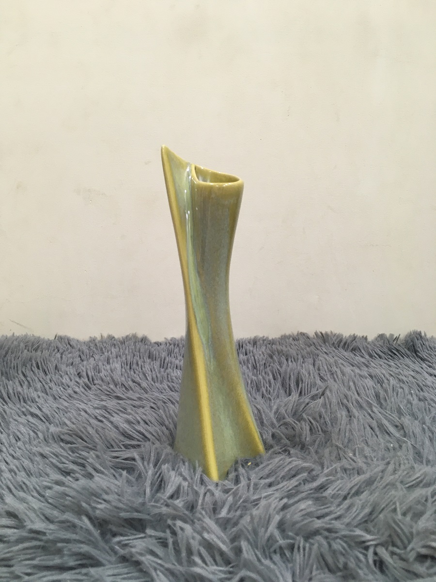 BÌNH HOA XOẮN GÓC 22 CM - GỐM SỨ CƯỜNG PHÁT