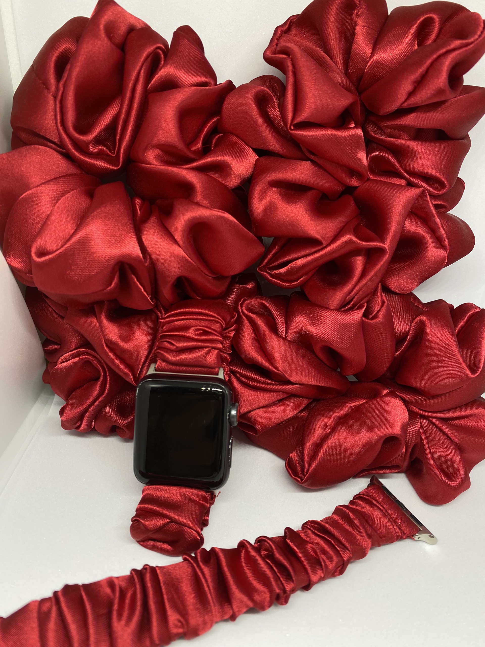 Combo Dây đồng hồ apple watch + Scrunchies lụa satin cao cấp màu đỏ đô