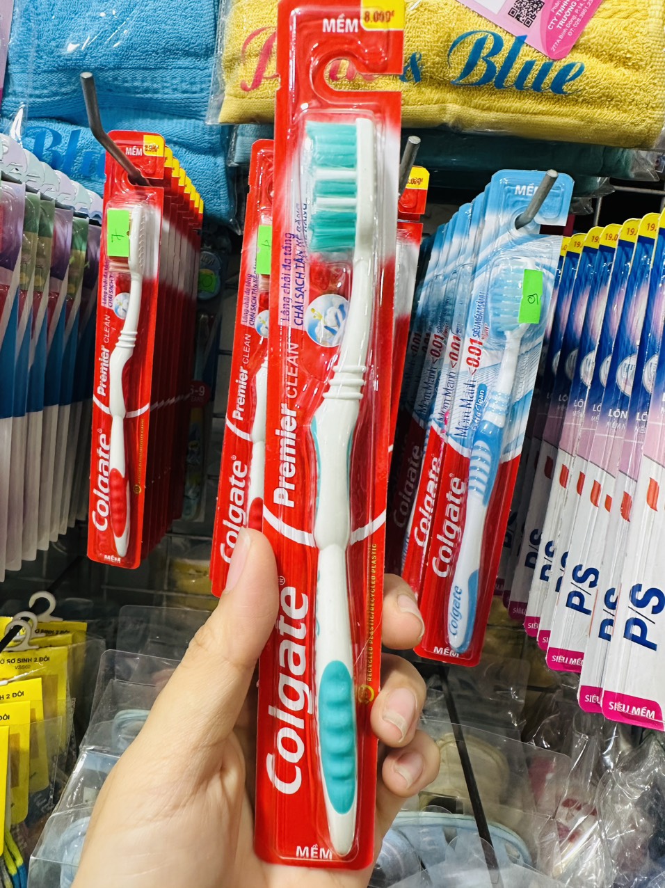 Bàn Chải Đánh Răng Colgate Premier