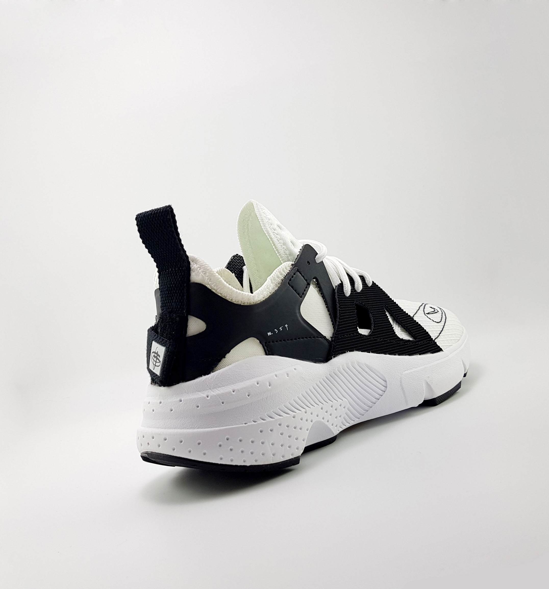 Giày thể thao Huarache N.354 white black