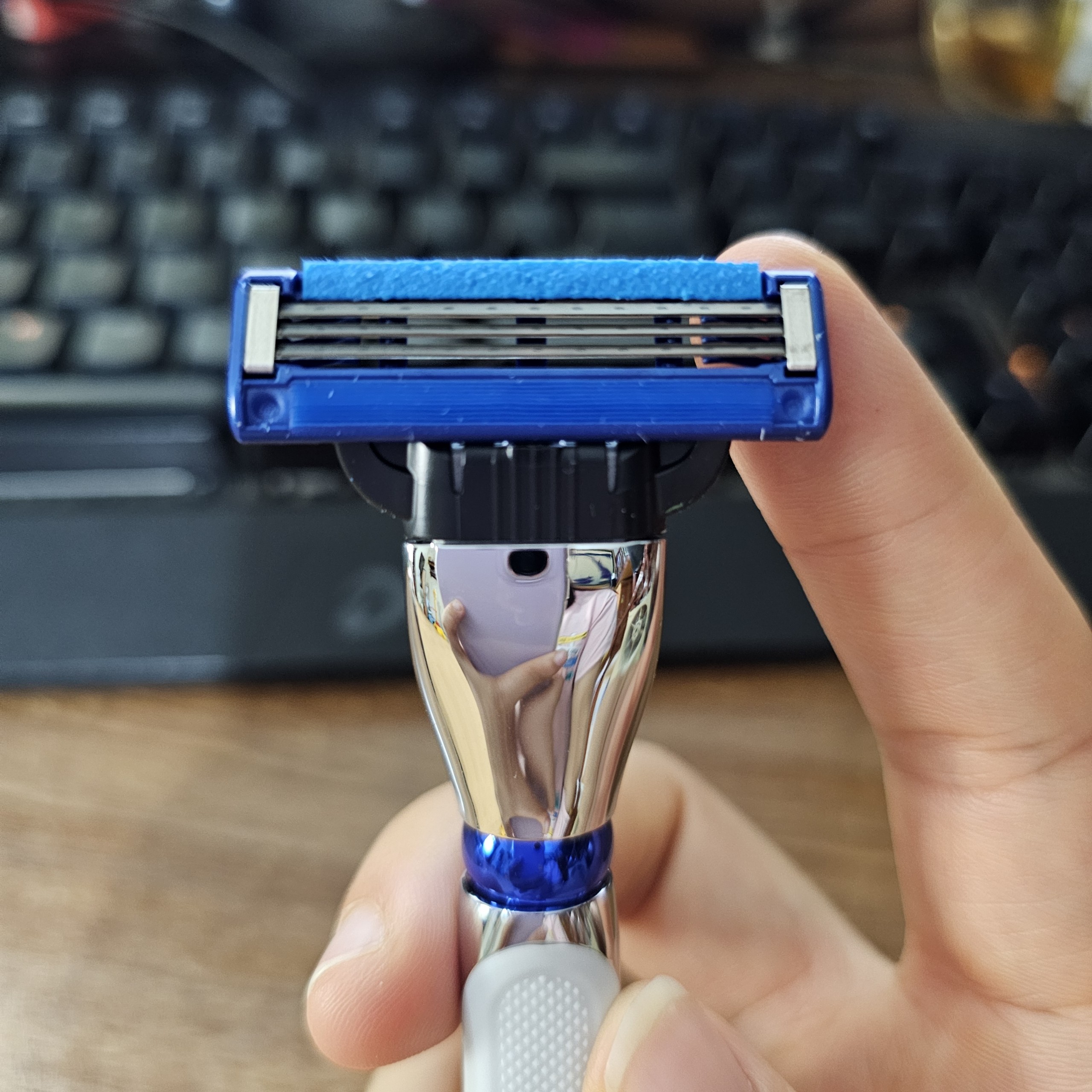 Dao cạo râu 3 lưỡi Gillette Mach3 Turbo 3D (1 tay cầm và 2 đầu cạo)