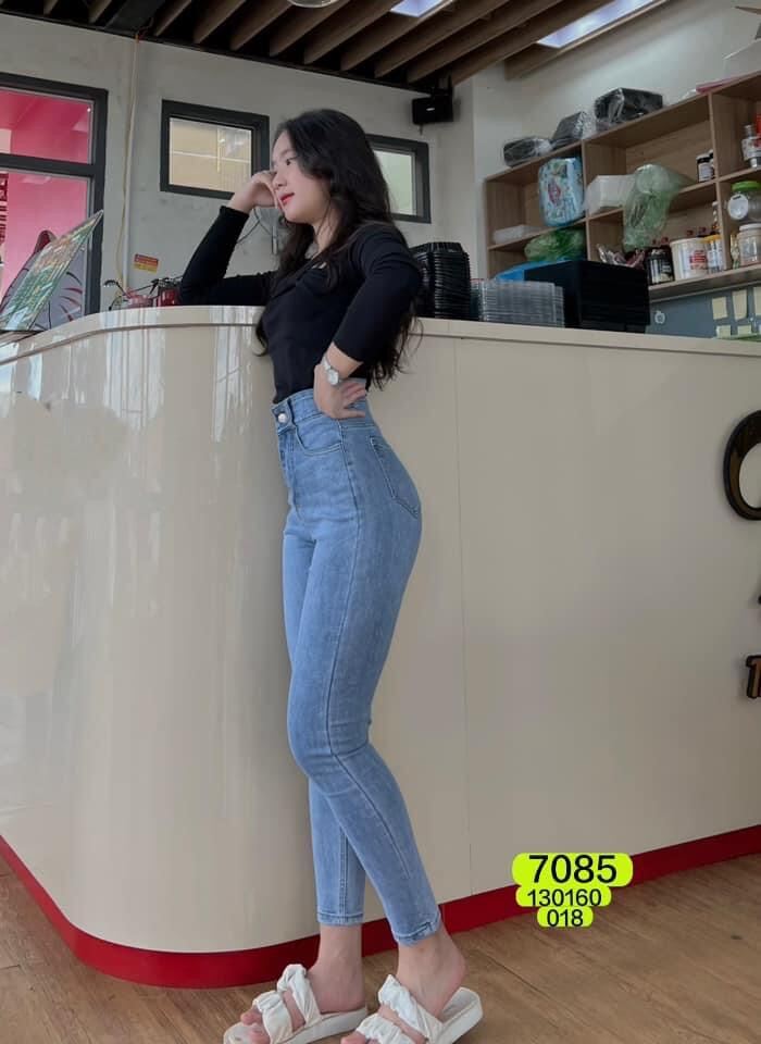 Set Jeans dài co giãn 2 nút + áo chéo cổ tay dài đen