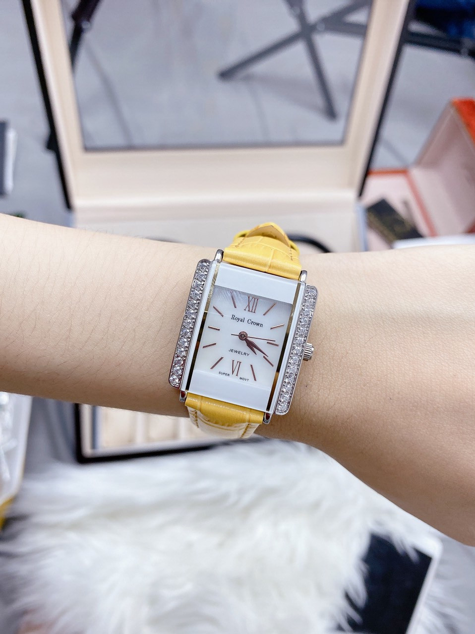 [HCM]Đồng hồ nữ mặt vuông RoyaI Crown mặt - vỏ Trắng (Silver)đồng hồ nữ dây da chống nước  size 32mm-RC07012 Kiwi xanh