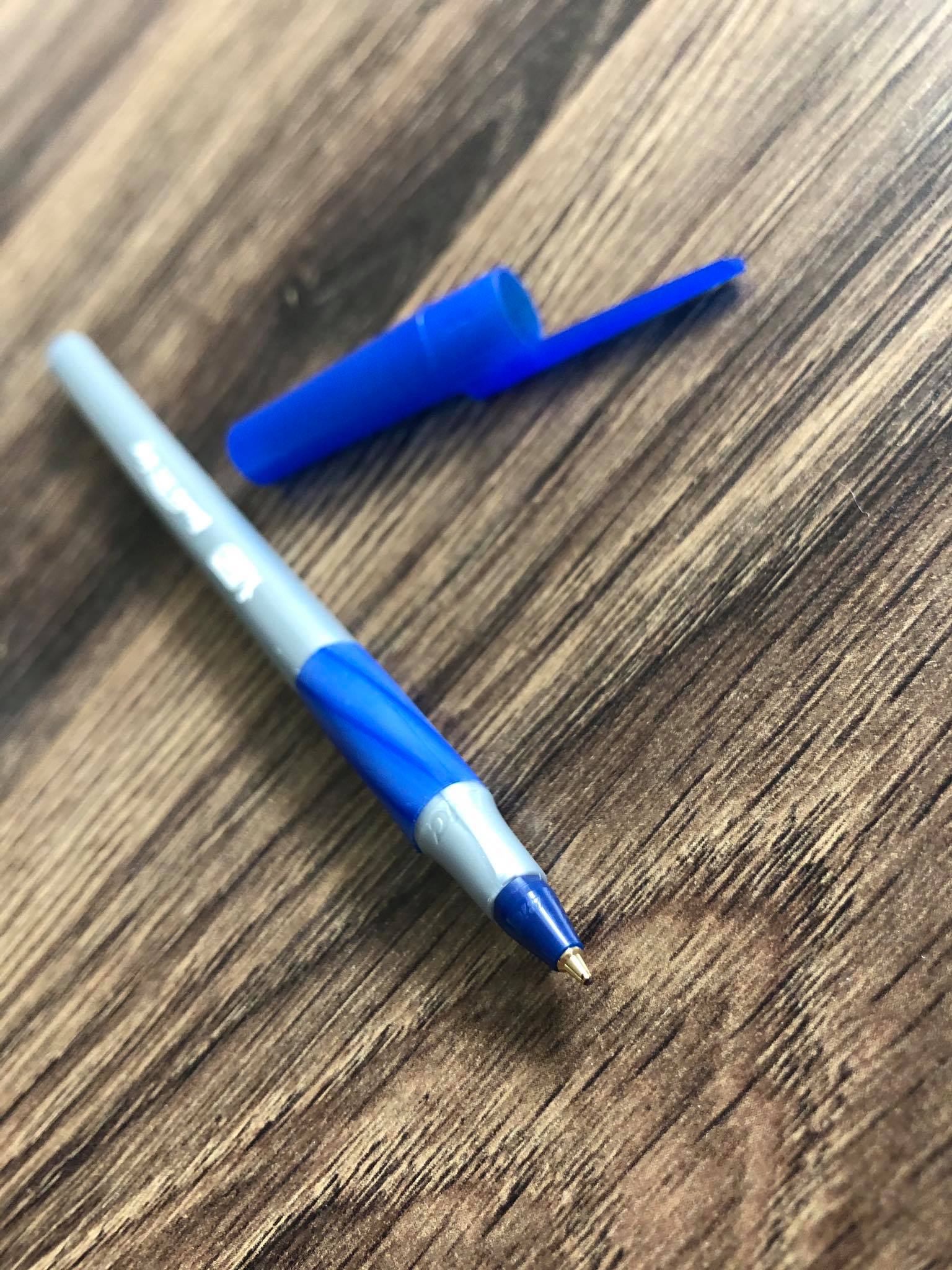 4 bút BIC xanh grip pen tapping