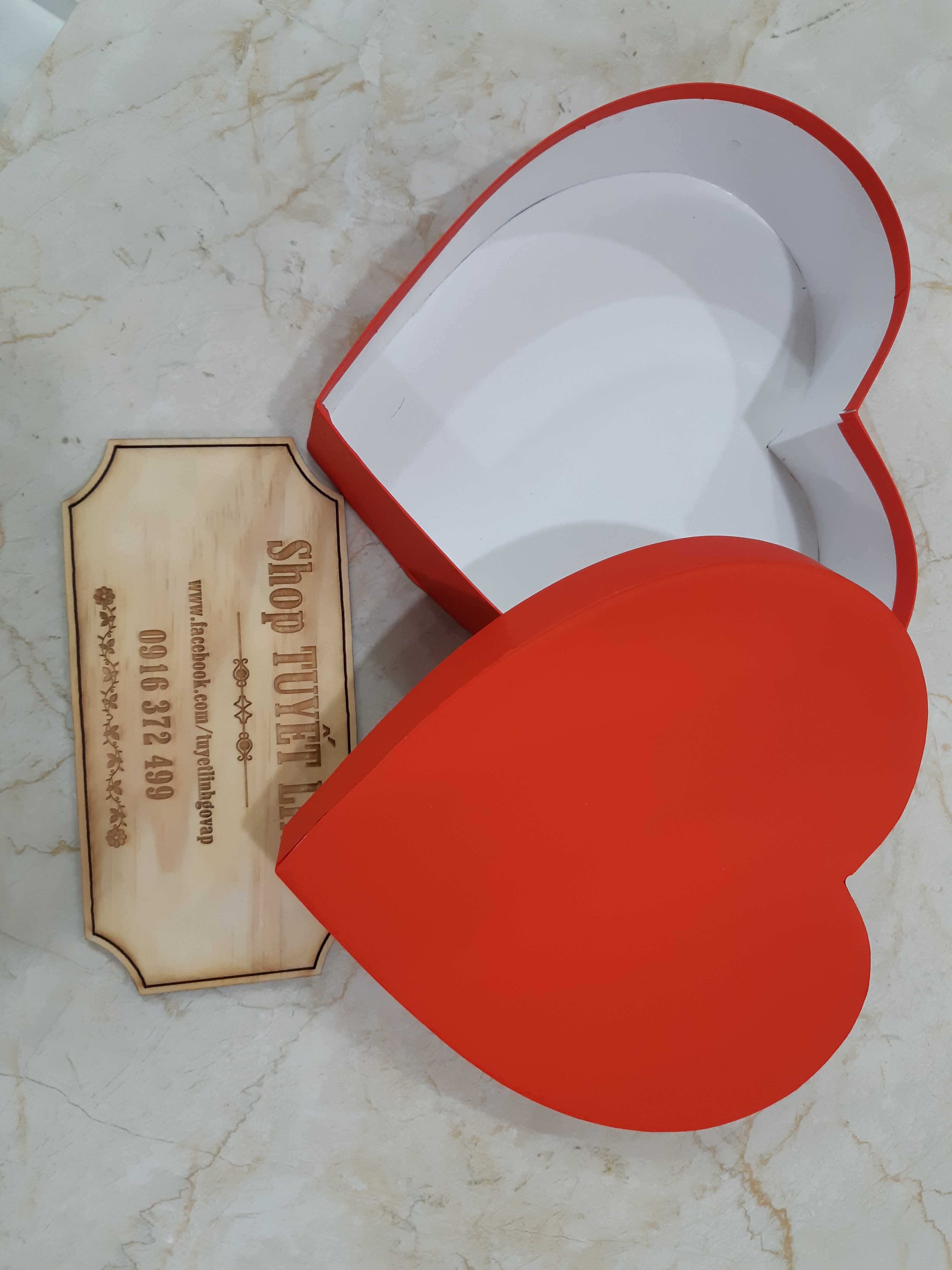 Hộp quà hình tim   Size 22 cm