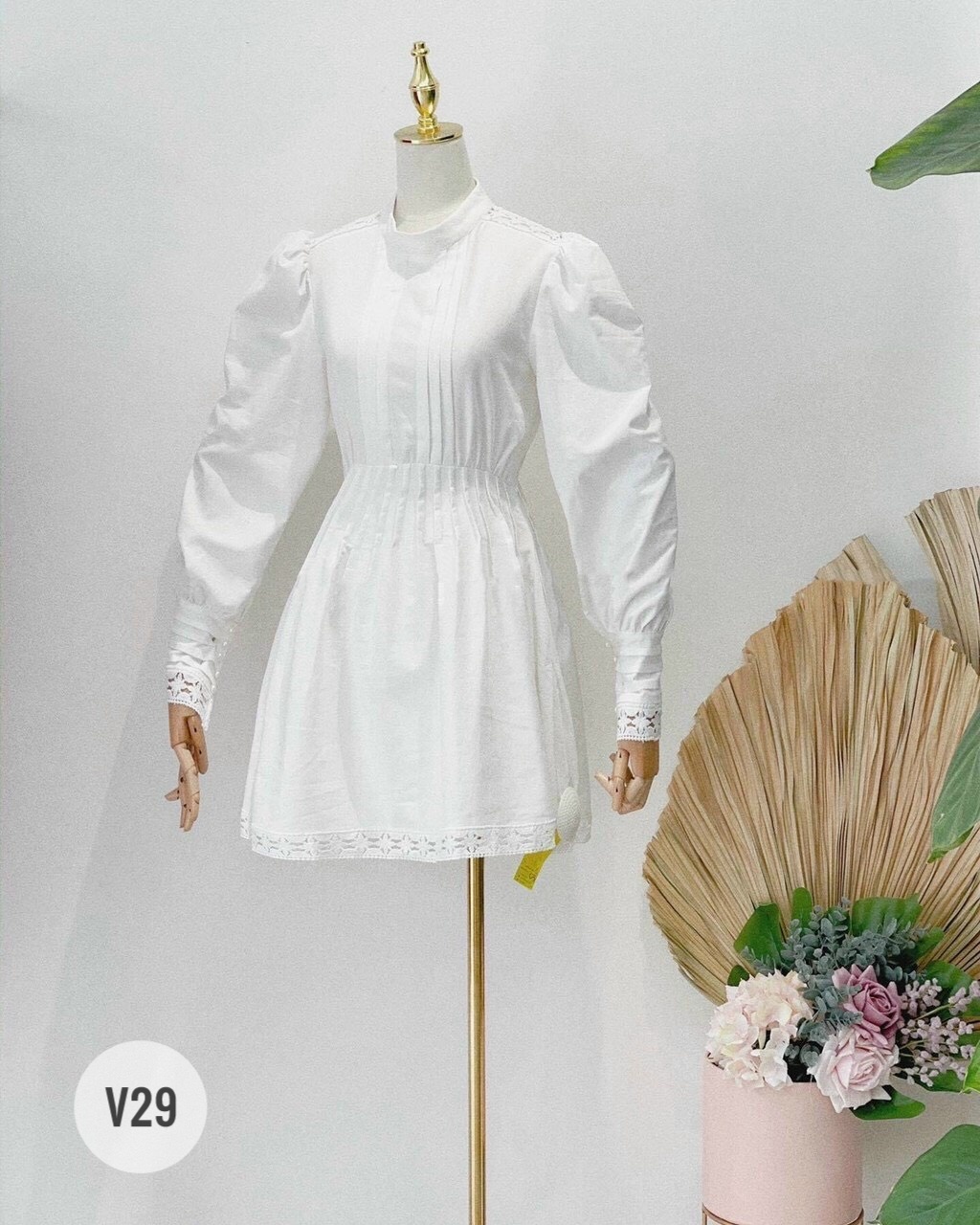 LIKEHER - Đầm trắng V29 xếp ly phối ren