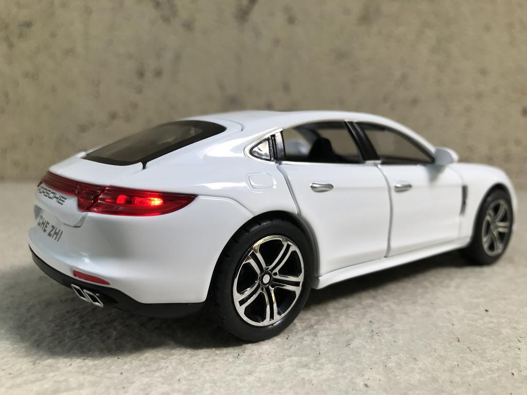 Mô hình xe ô tô Porsche Panamera 1:32
