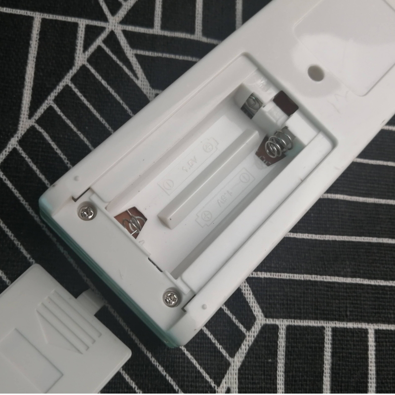 Điều Khiển điều h&ograve;a SANYO 2 chiều vu&ocirc;ng trắng