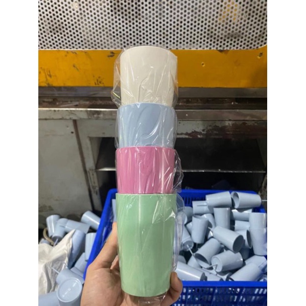 Cốc nhựa uống nước