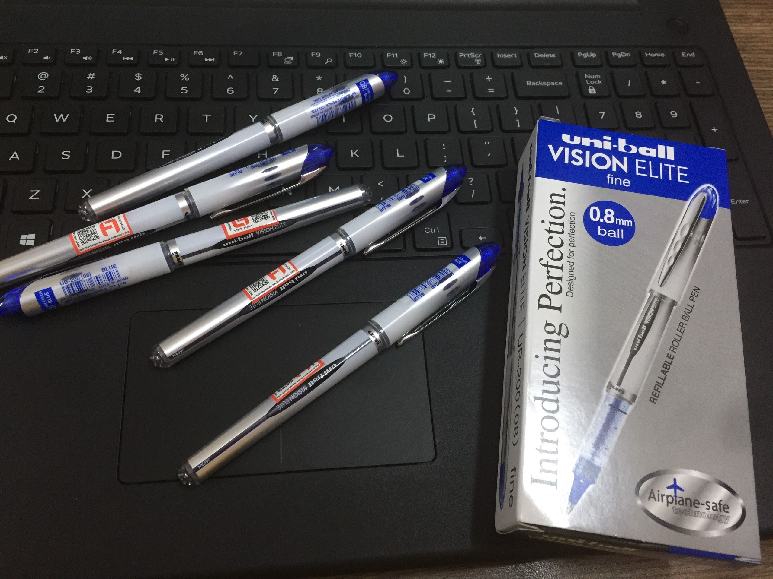 BÚT KÝ TÊN UNI-BALL UB-200 (0.8) [HÀNG CHÍNH HÃNG]