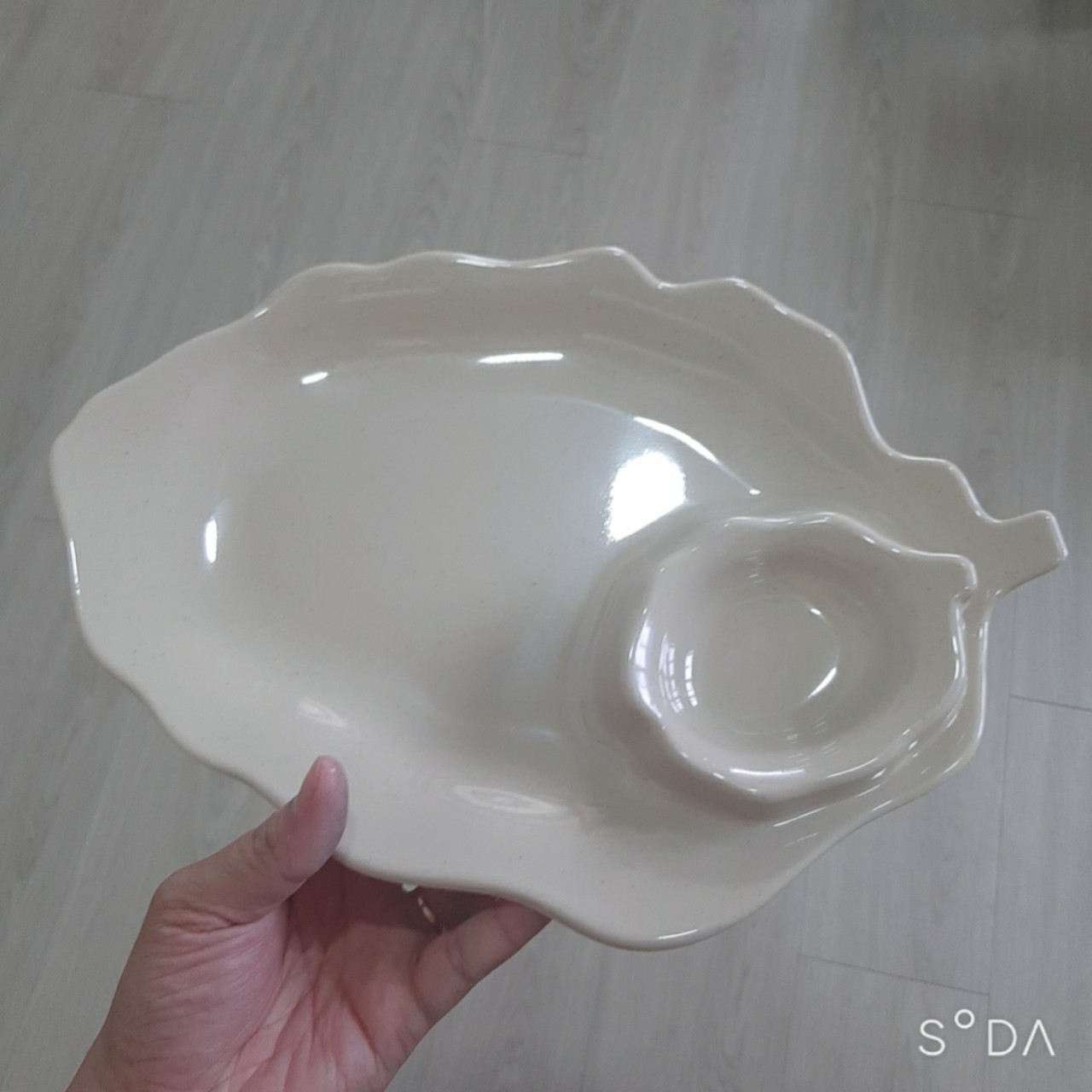 Dĩa đựng trái cây melamine DTC07,08 hình chiếc lá màu Nâu sáng bóng Cao cấp