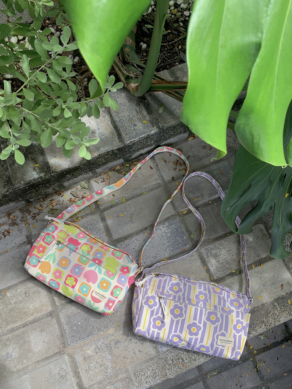Túi đeo chéo màu kem in hình - Layla CrossBag