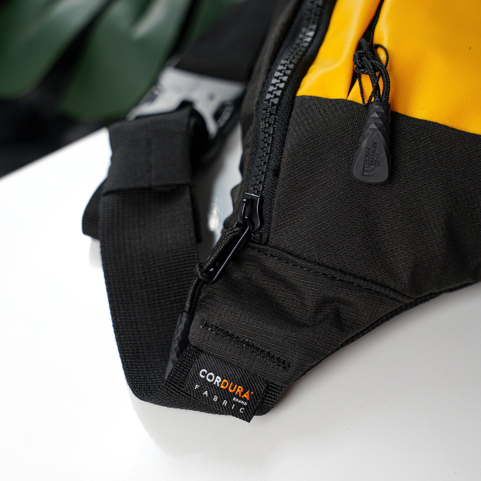 Túi đeo chéo THE NORTH FACE chất liệu Polyester cao cấp