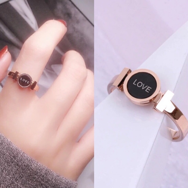 Nhẫn titan mạ vàng hồng mặt tròn đen love